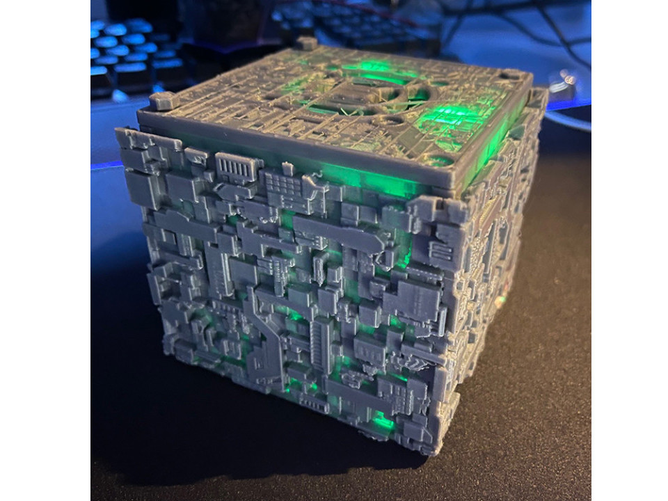 Raspberry_Pi_4_Borg_Cube_Case_Geha%CC%88use.jpg