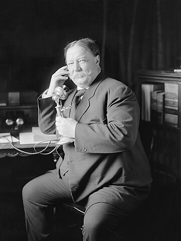 360px-Wm_H_Taft_smiling_1908.jpg