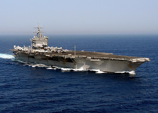 640px-USS_Enterprise_%28CVN-65%29_underway_in_the_Atlantic_Ocean_on_14_June_2004_%28040614-N-0119G-020%29.jpg