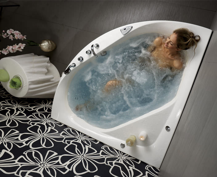 corner-whirlpool-bathtubs-73-6454779.jpg